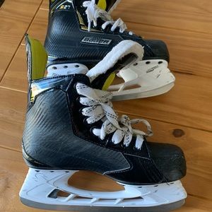 Bauer supreme Youth boys size 5 hockey skates